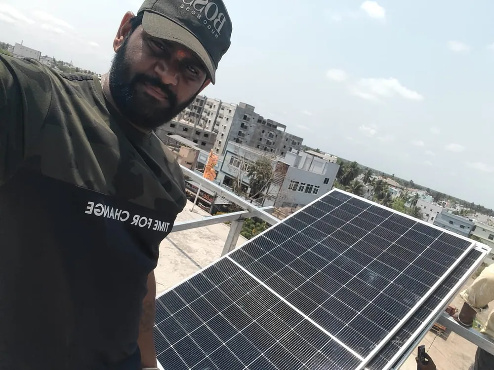 Installer with a newly mounted panel